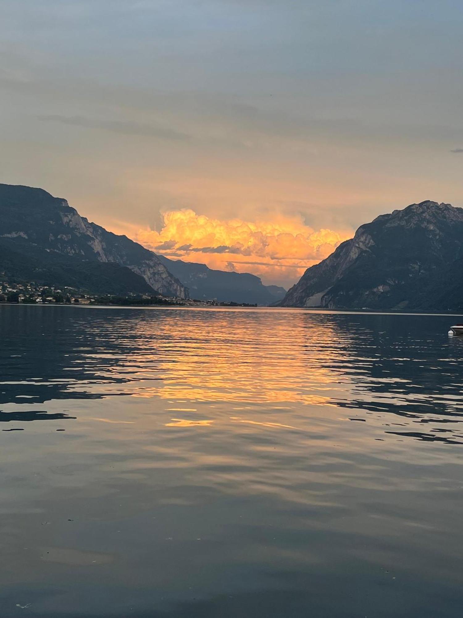 Domus Graziana - Lake Front Oliveto Lario Buitenkant foto
